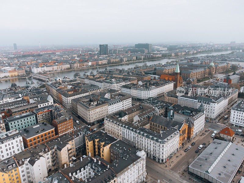 哥本哈根城市景观:no ørreport，大教堂和克里斯汀堡宫殿